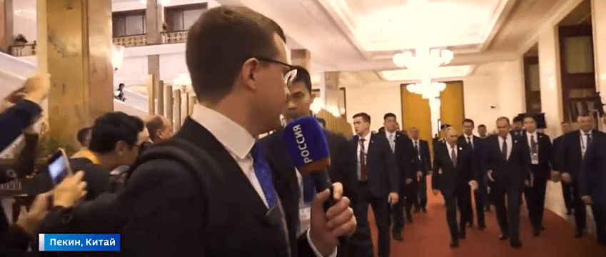 俄记者分享中俄元首会谈前俄代表团入场视频：很多记者想记录下这一刻